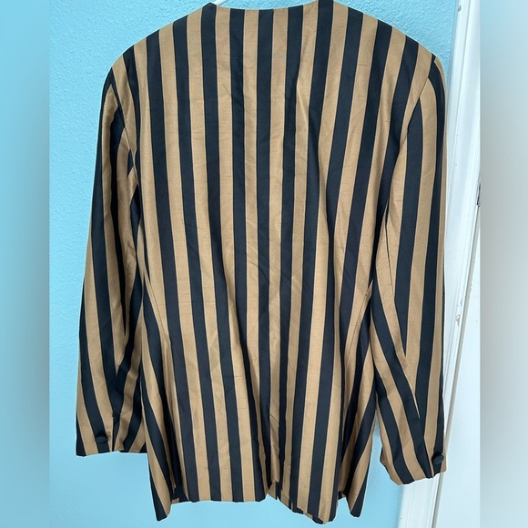 Vintage Saks Fifth Avenue Black & Gold Stripes 100% Silk Blazer size 8. - Picture 3 of 4